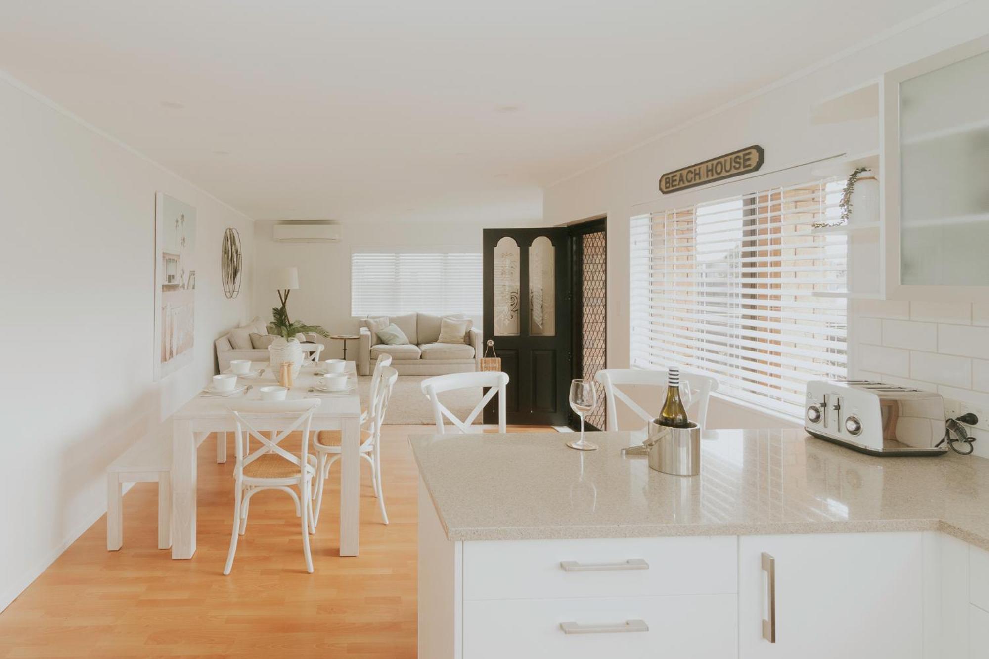 Salty Breeze Beach House Orewa Exterior foto