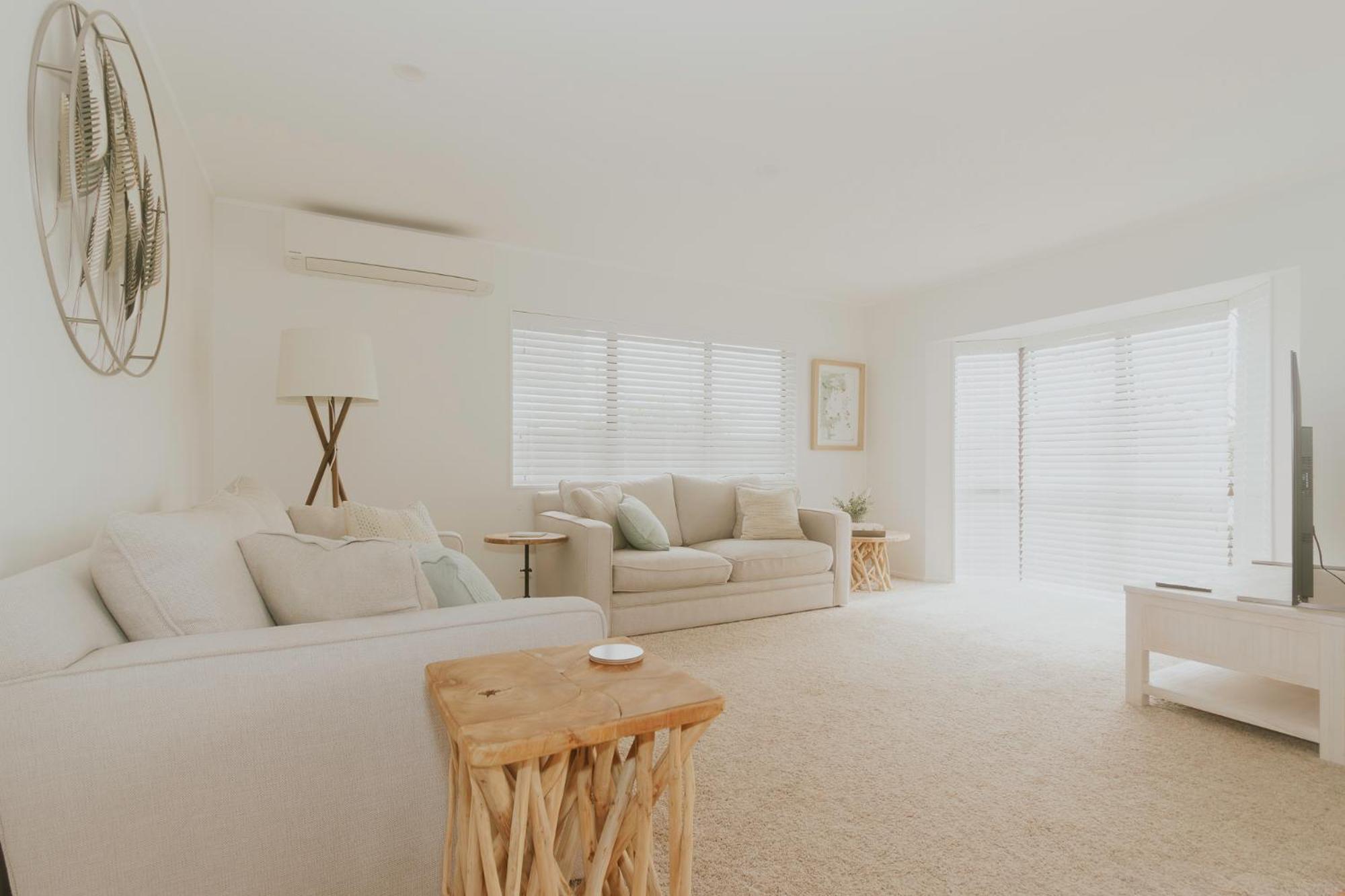 Salty Breeze Beach House Orewa Exterior foto